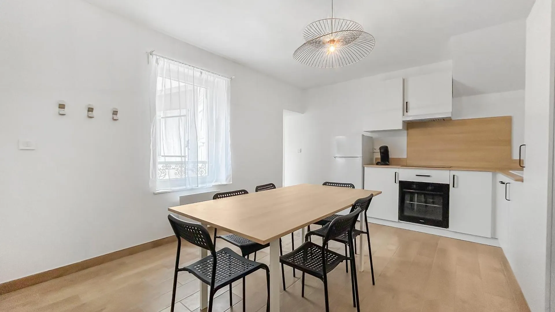 Jardin Prive Et Deco Moderne A Vichy Apartment 0*,  France