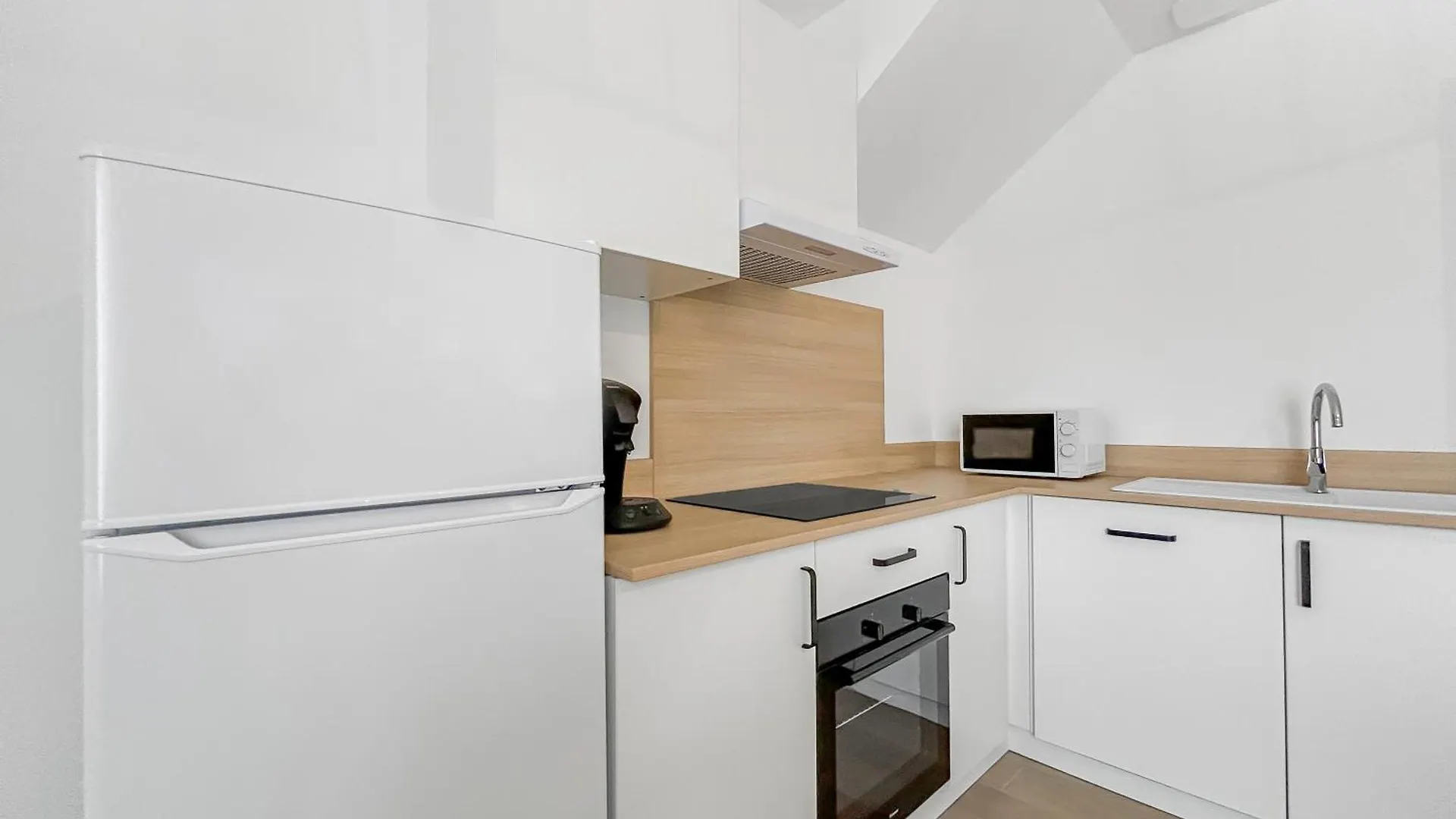 Jardin Prive Et Deco Moderne A Vichy Apartment