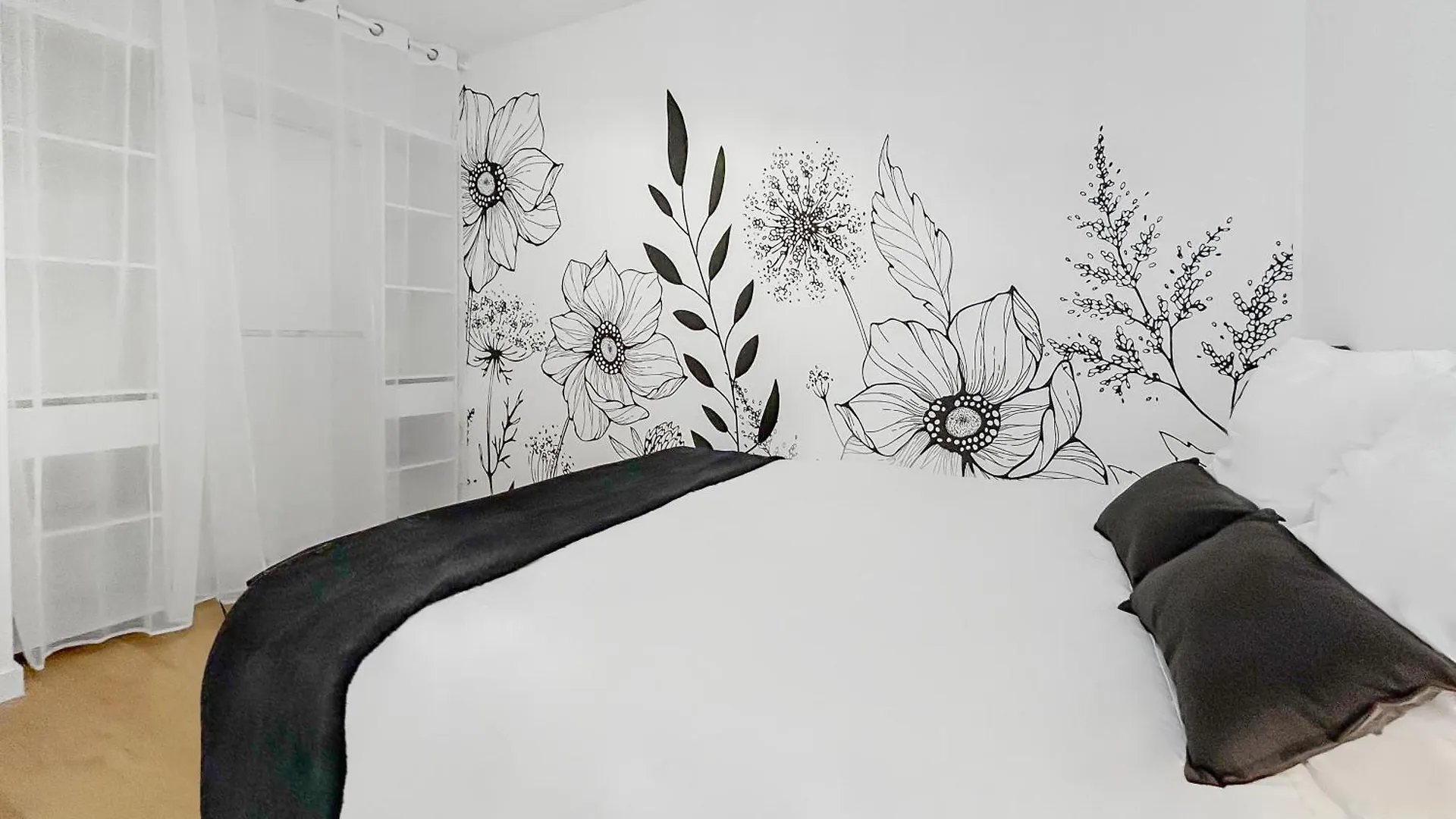 Jardin Prive Et Deco Moderne A Vichy Apartment