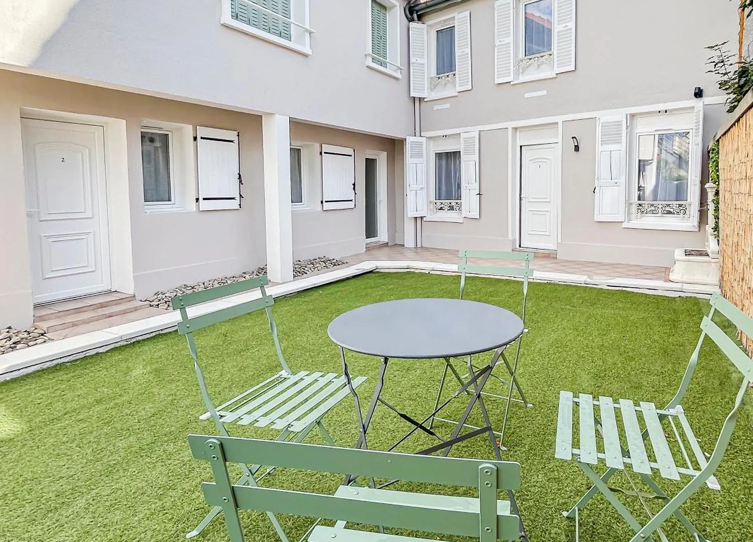 Appartamento Jardin Prive Et Deco Moderne A Vichy